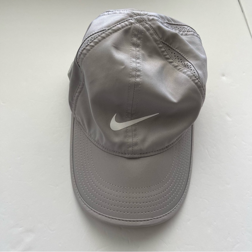 Nike Logo Featherlight Dri-Fit‎ Adult OS Gray/White Adjustable Cap